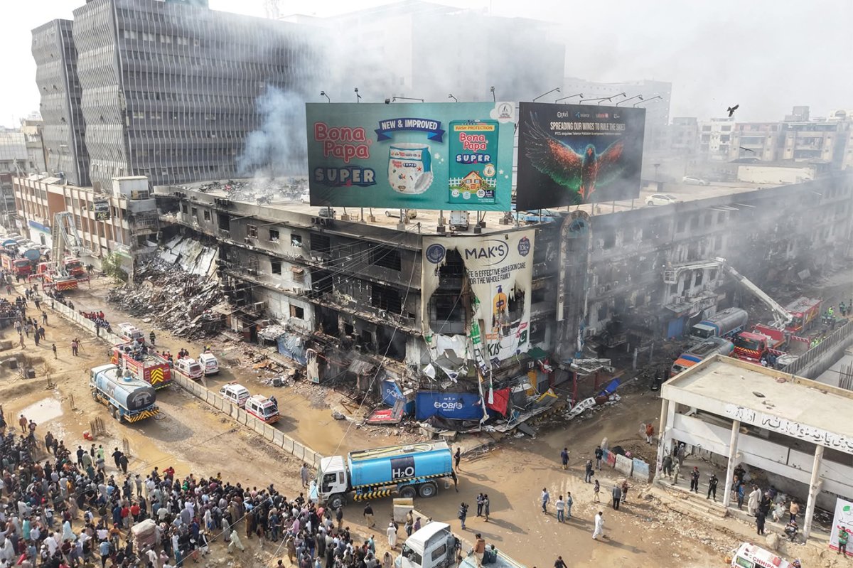 Pakistan’daki AVM yangınında can kaybı artıyor: En az 60 ölü