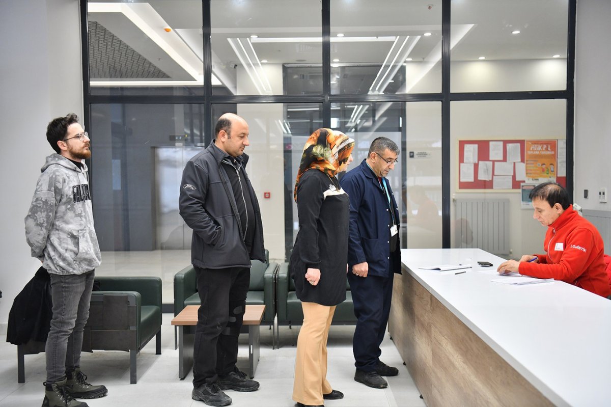 Yeşilyurt Belediyesi personelleri Kızılay'a kan bağışında bulundu