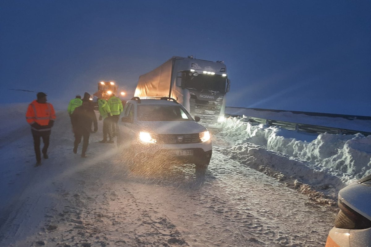 Ağrı Valiliği koordinesindeki ekipler sahada çalışmalar yürüttü