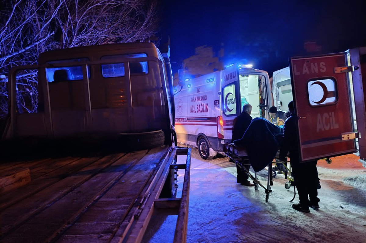 Ağrı'da 77 yaşındaki hasta için ekipler uzun soluklu bir çalışma gerçekleştirdi