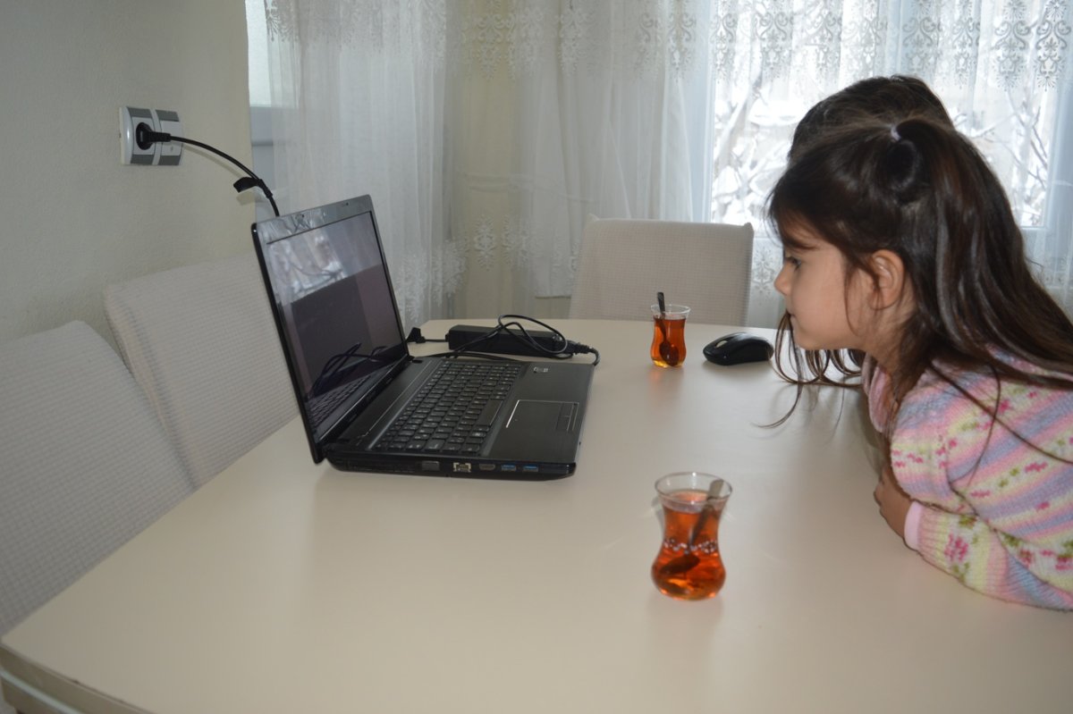 Ayaz: Ekranı çocuklar için bakıcı ya da susturucu olarak kullanmak ciddi olumsuzluklara neden olur