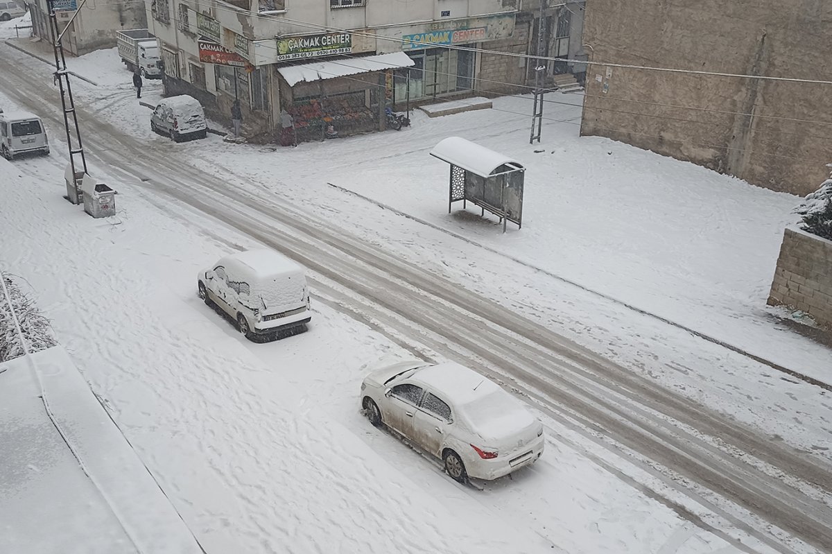 Gaziantep'te yoğun kar yağışı tatilde çocuklar için eğlenceye dönüştü