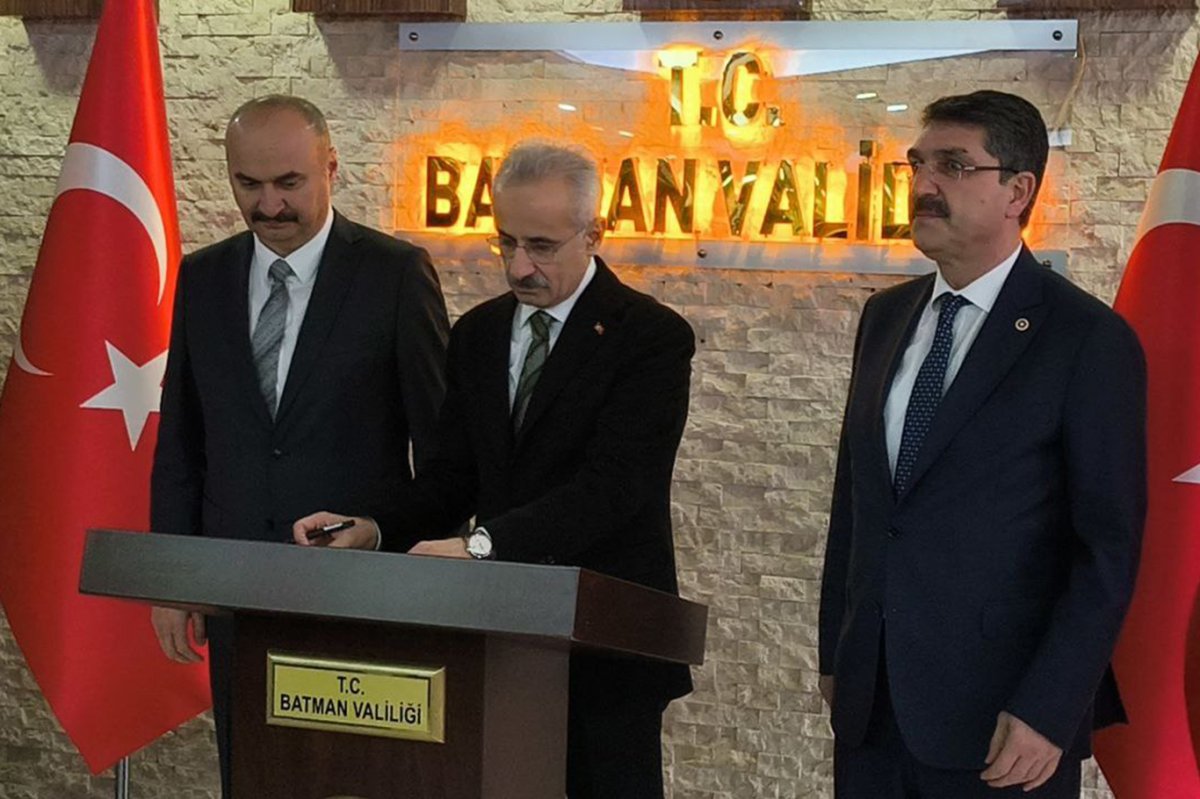 Ulaştırma ve Altyapı Bakanı Uraloğlu Batman'da