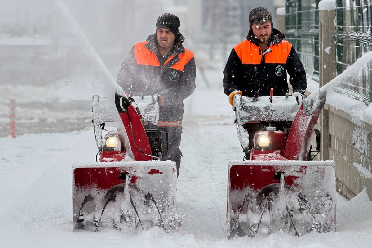 Yeşilyurt Belediyesi'nden karla mücadele çalışması