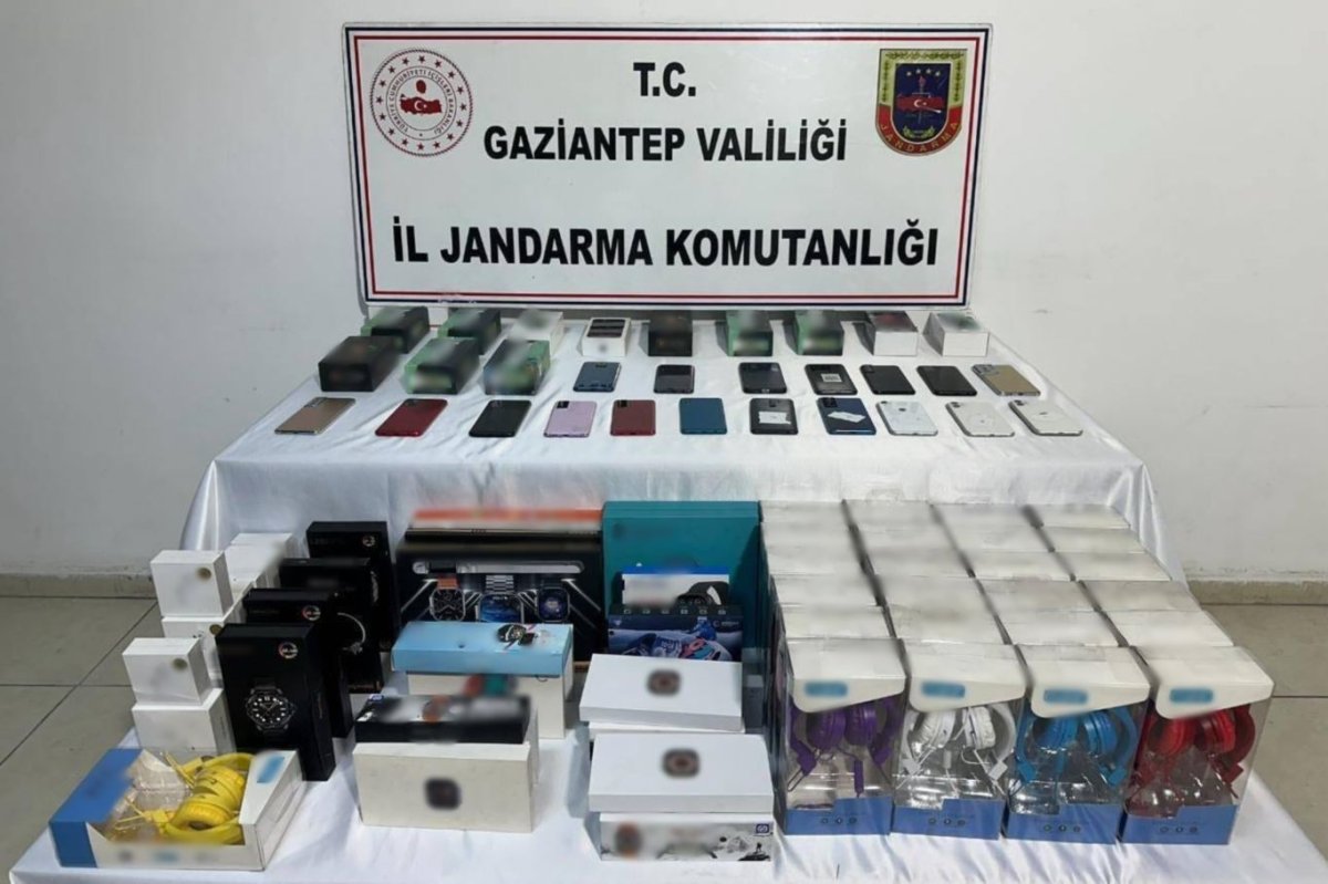 Gaziantep'te gümrük kaçağı cep telefonlarına el konuldu