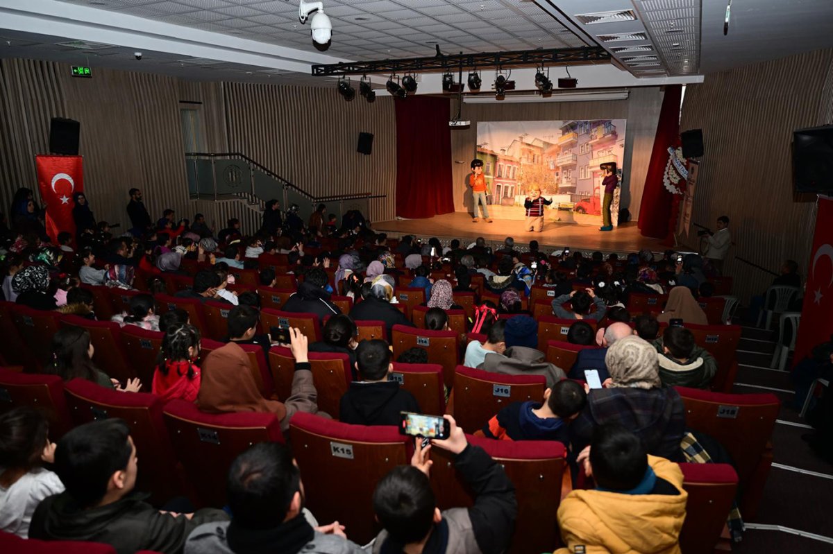 Battalgazi Belediyesinden öğrencilere karne hediyesi