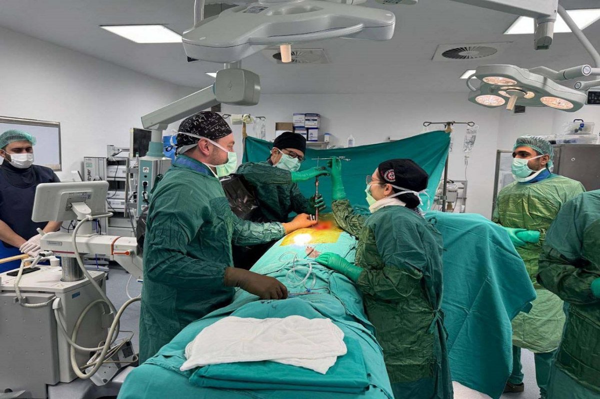 Bitlis Devlet Hastanesi’nde ilk kez kapalı yöntemle omurga ameliyatı yapıldı