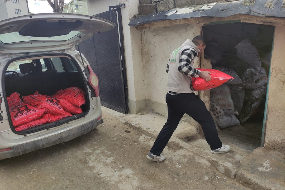 Konya Umut Kervanı’ndan yetim ve muhtaç ailelere kömür yardımı