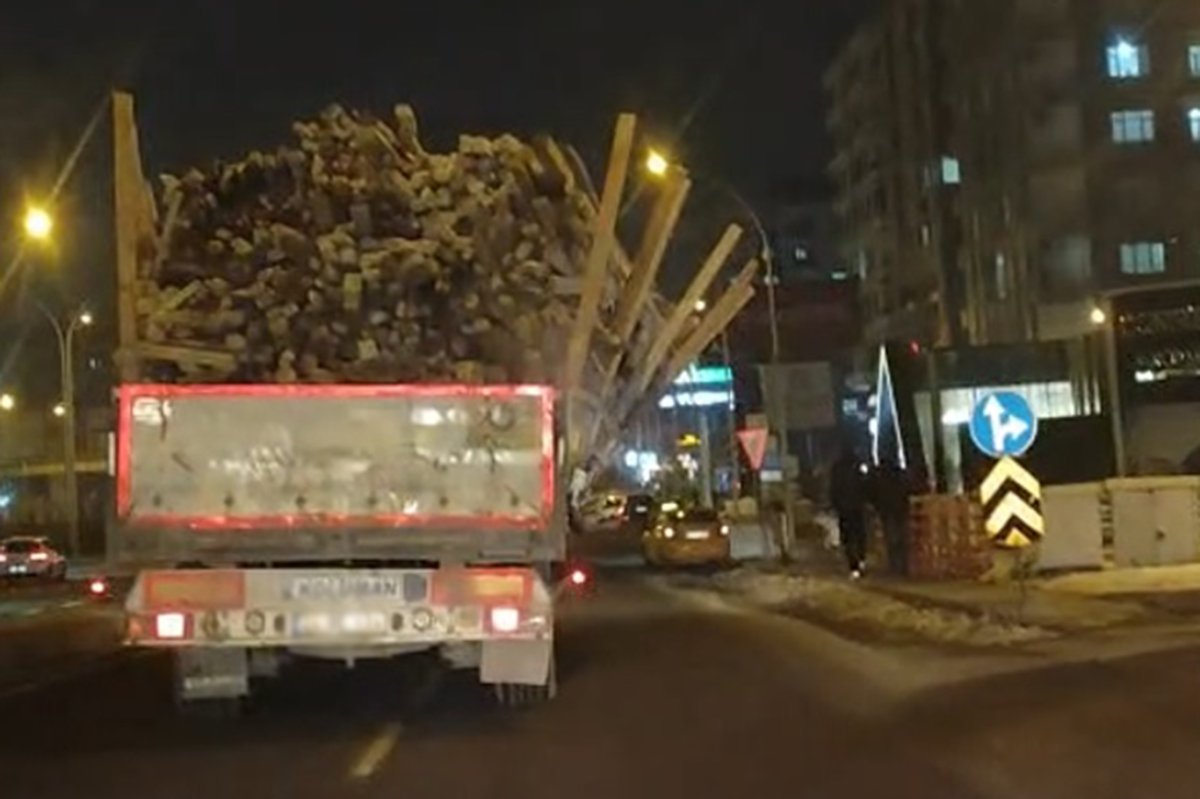 Diyarbakır'da aşırı yüklü kamyon tehlike saçtı