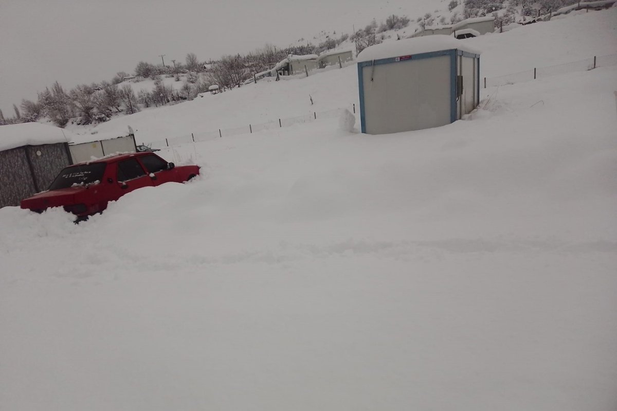 Malatya Doğanşehir'de kar yağışı, konteyner kentte yaşamı zorlaştırdı