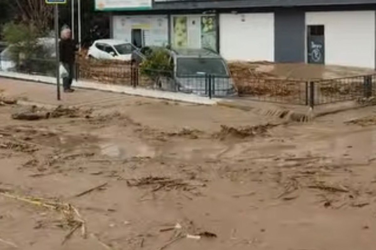 Mersin’de yoğun yağış su taşkınlarına yol açtı