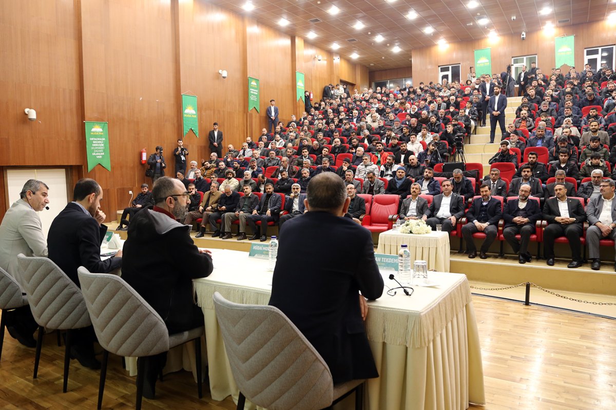 Memur-Sen Diyarbakır İl Başkanı Tekdemir: Kimliğimize, değerlerimize ve dilimize sahip çıkmalıyız