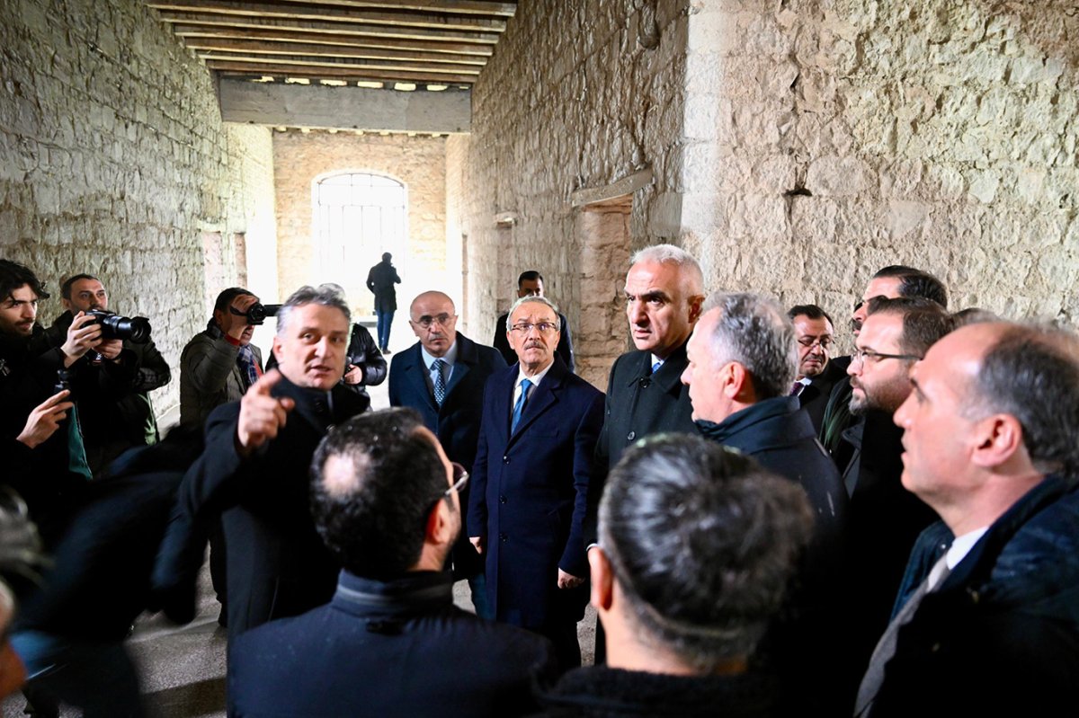 Bakan Ersoy Malatya'da restorasyonu süren tarihi yapılarda incelemelerde bulundu