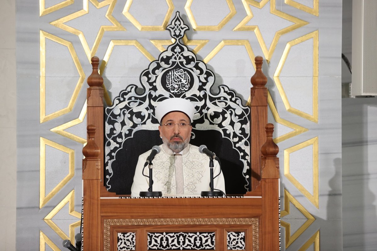 Berat Gecesi Büyük Çamlıca Camii'nde dualarla ihya edildi