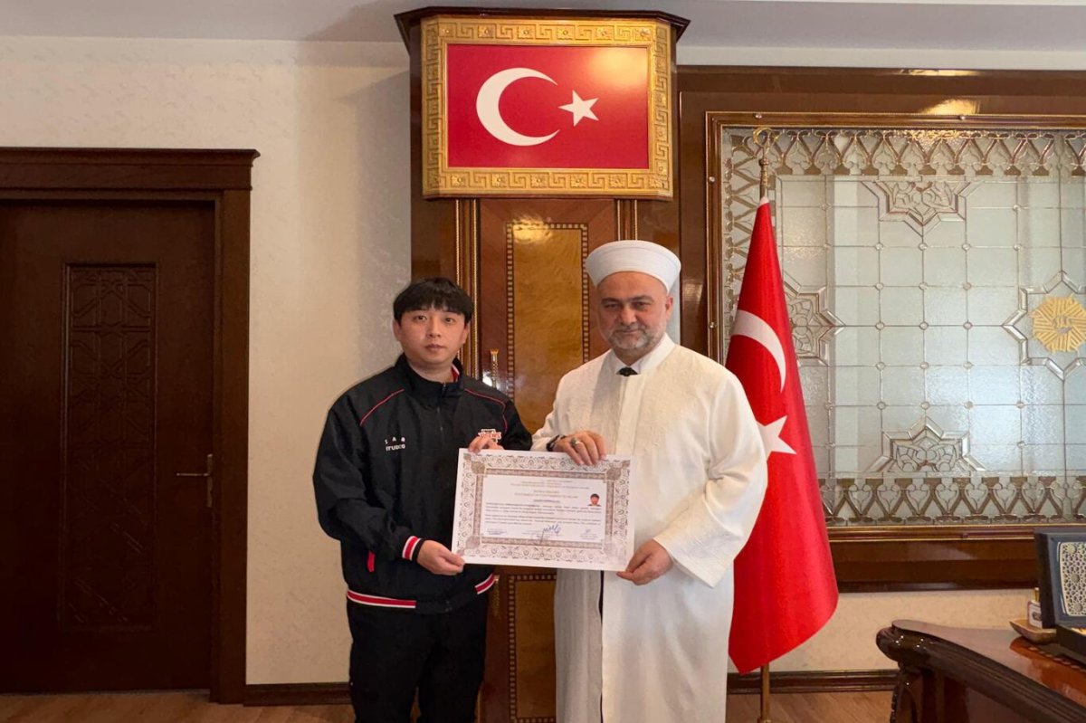 Güney Koreli Minwoo Adana’da Müslüman oldu