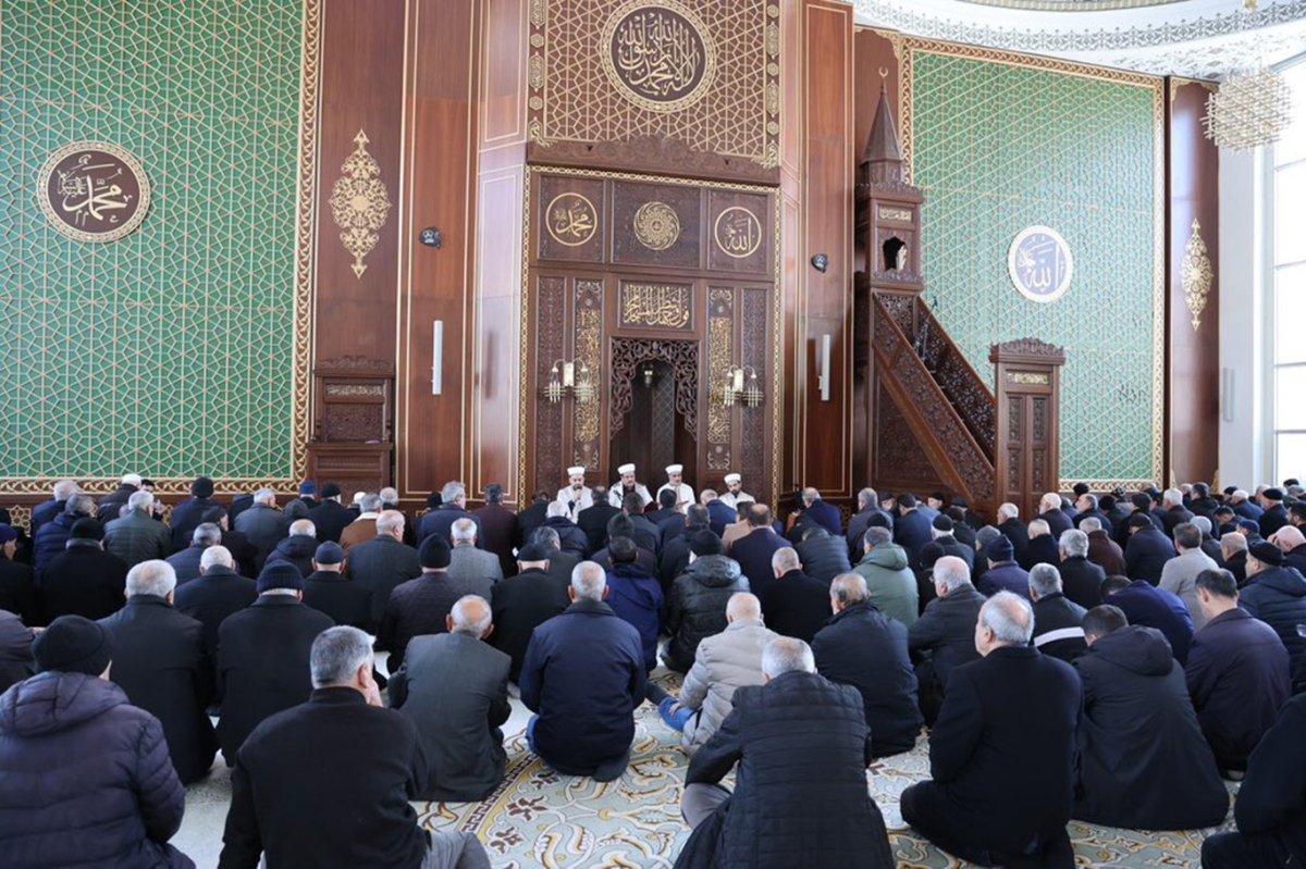 Bakan Uraloğlu, Malatya'da depremde hayatını kaybedenlerin mezarını ziyaret etti