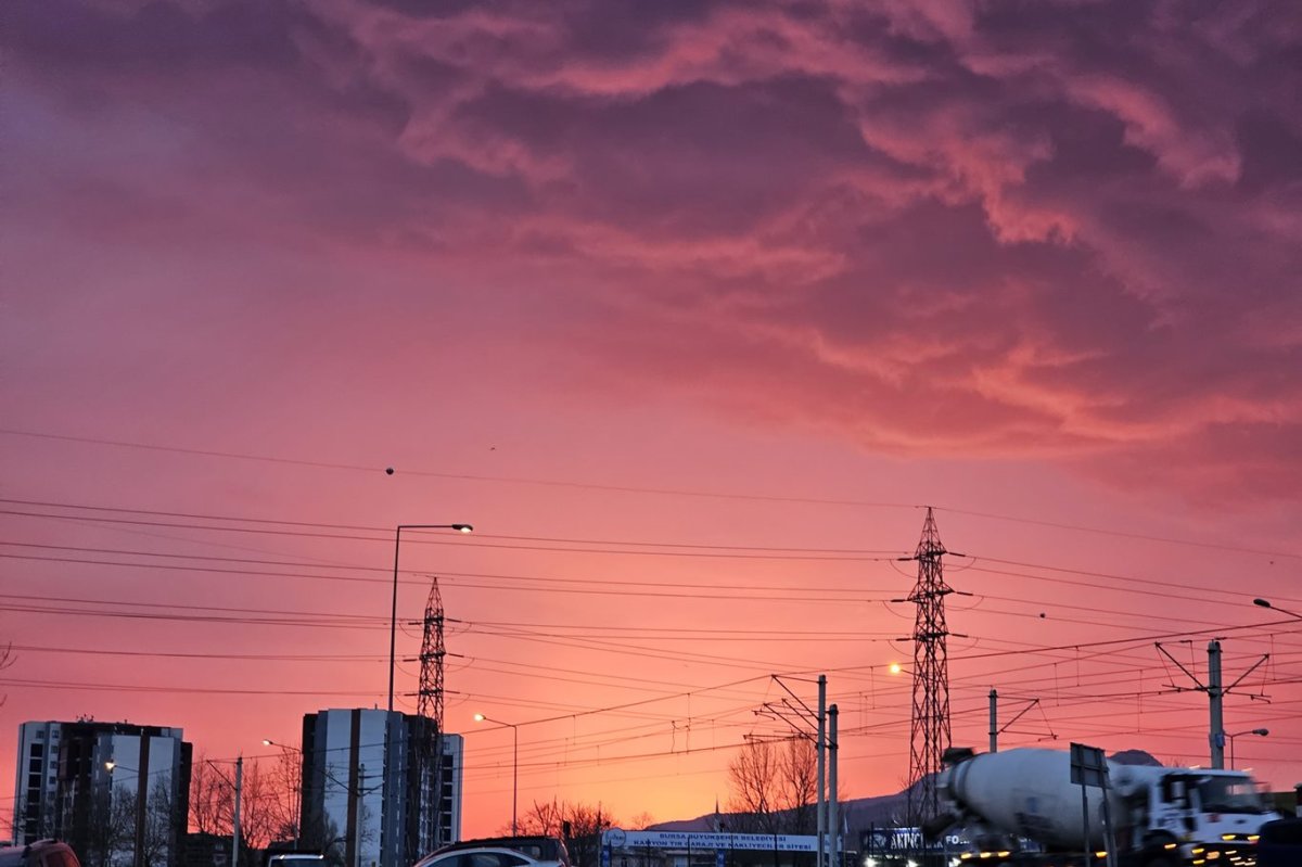 Bursa semalarında gün doğumuyla tablo gibi görüntü oluştu