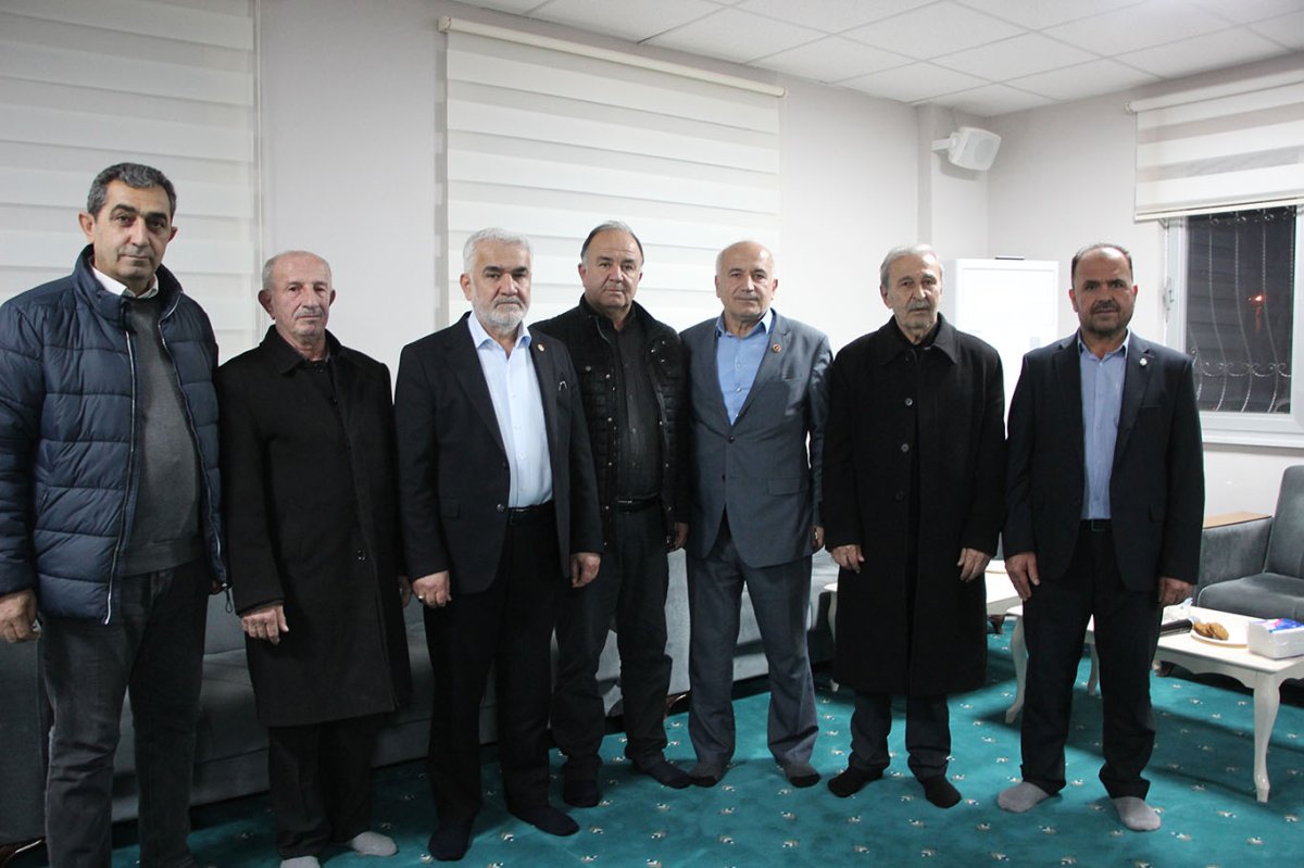 HÜDA PAR Genel Başkanı Yapıcıoğlu depremzede muhtarlarla buluştu