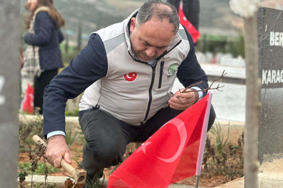 Her mezar taşında bir hikâye: Hatay’da 6 Şubat acısı