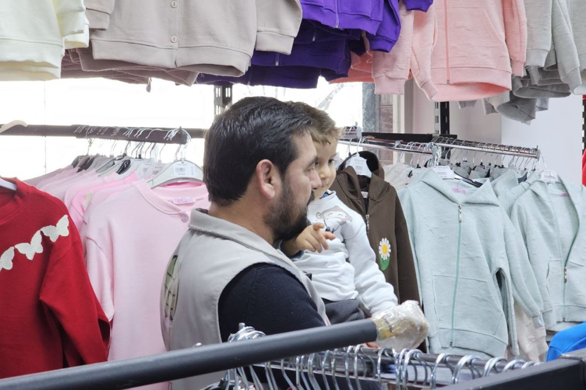 Umut Kervanı Bursa'da onlarca yetim çocuğun giyim ihtiyacını giderdi