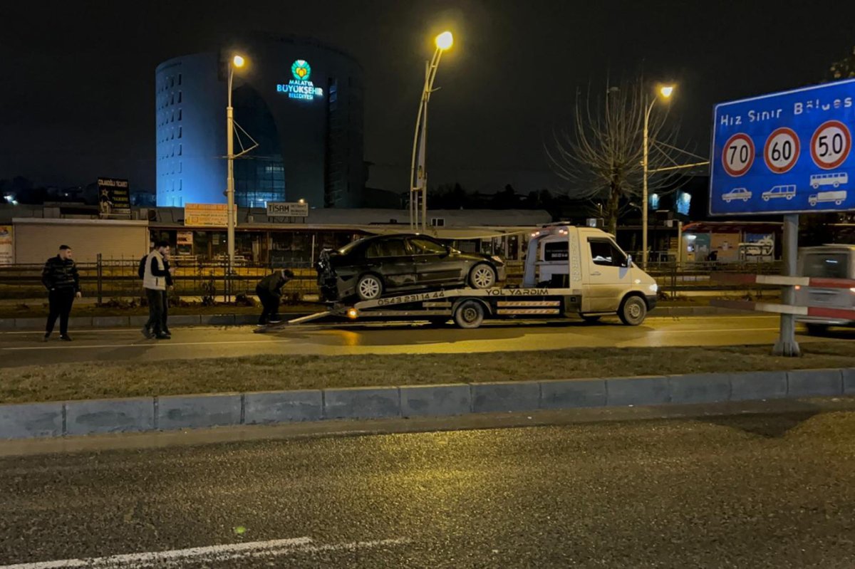 Malatya'da iki otomobil çarpıştı: 2 yaralı