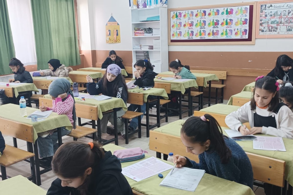 Siirt’te çocuklar ellerinden tutularak Siyer Yarışması'na getirildiler