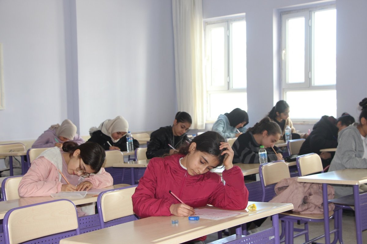 Siyer Yarışması'na katılan çocuklar: Peygamber Efendimizin hayatını anlamak bizim için bir onurdur