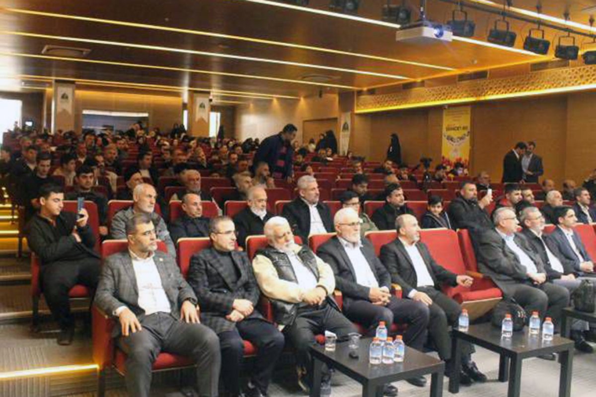 İzmir’de şehitler gecesi programı düzenlendi