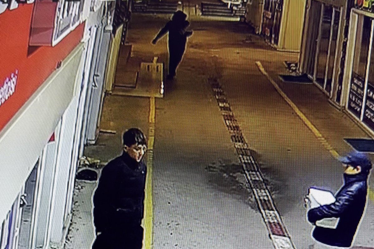 Malatya'da Geçici Ticaret Merkezi'nde hırsızlık kameraya yansıdı