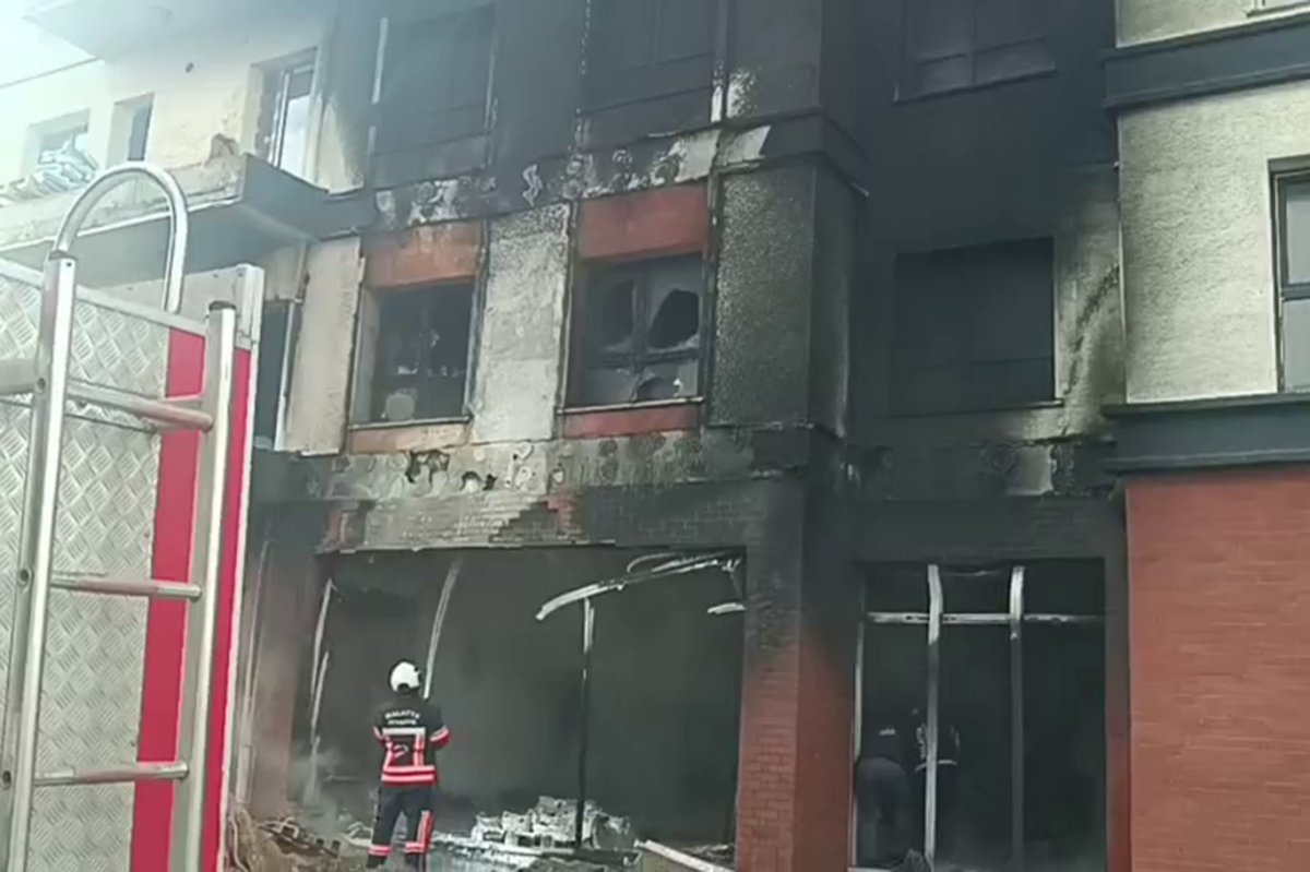Malatya'da şantiyede çıkan yangın konutlara sıçradı