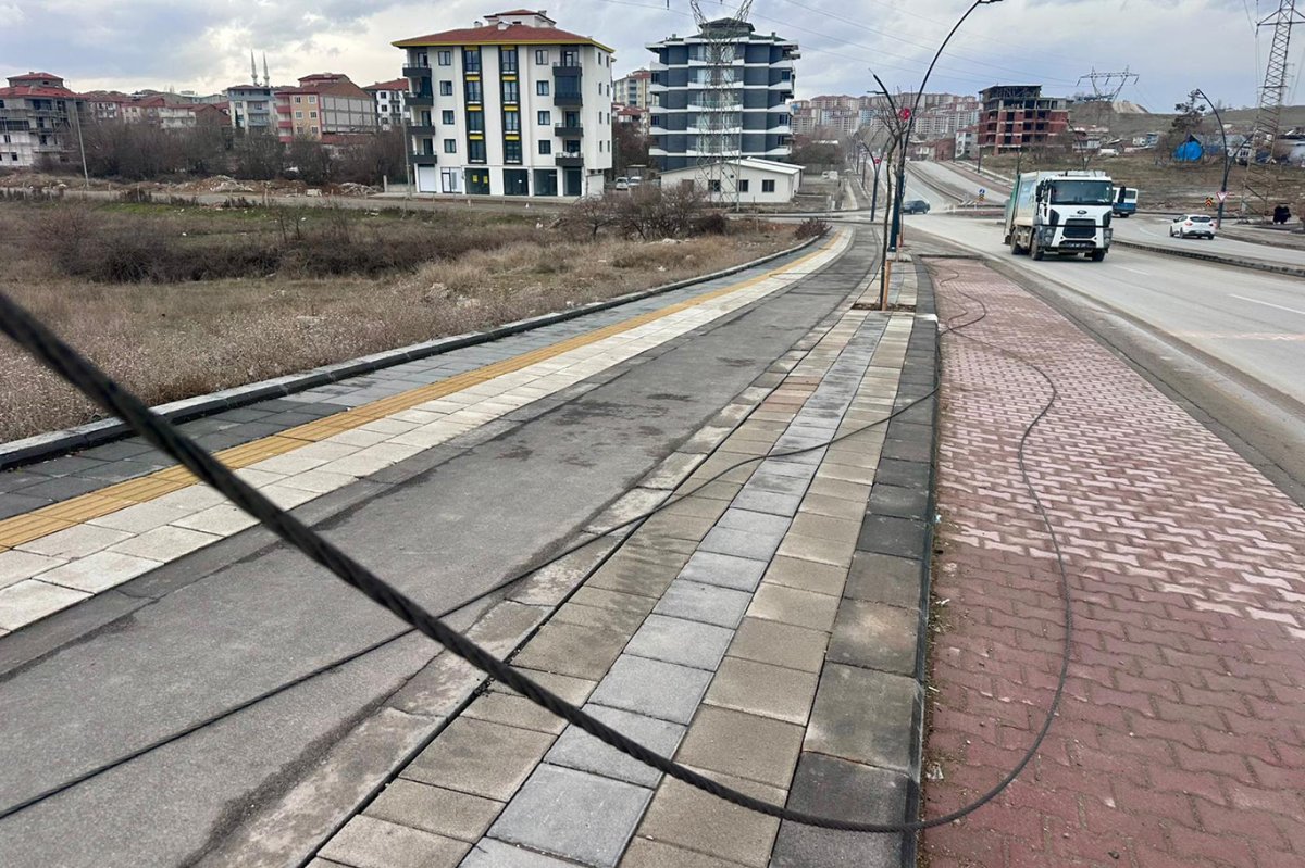 Yüksek gerilim hattından kopan teller yürekleri ağza getirdi