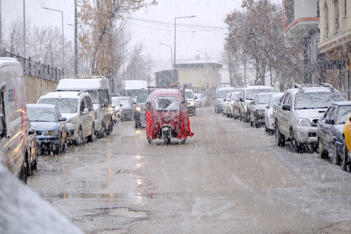 Van’da kar yağışı etkili oldu