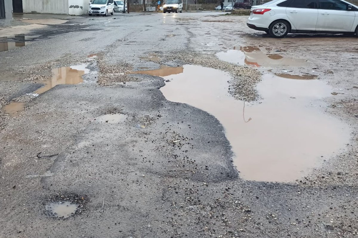HÜDA PAR Nizip İlçe Başkanı Çakar'dan, yetkililere yoldaki çukurların onarılması çağrısı