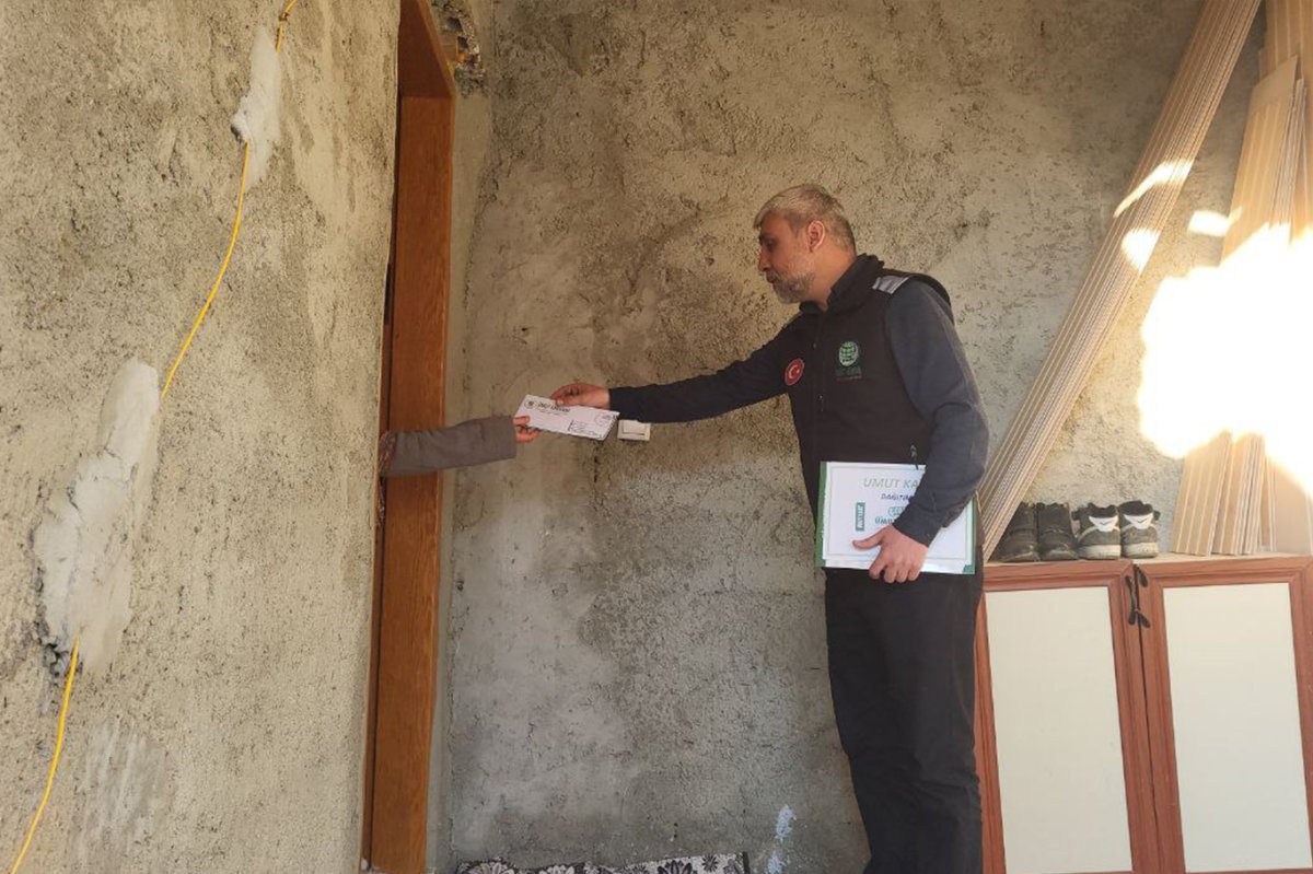 Umut Kervanı’ndan Van’da Umut Kart ile alışveriş desteği