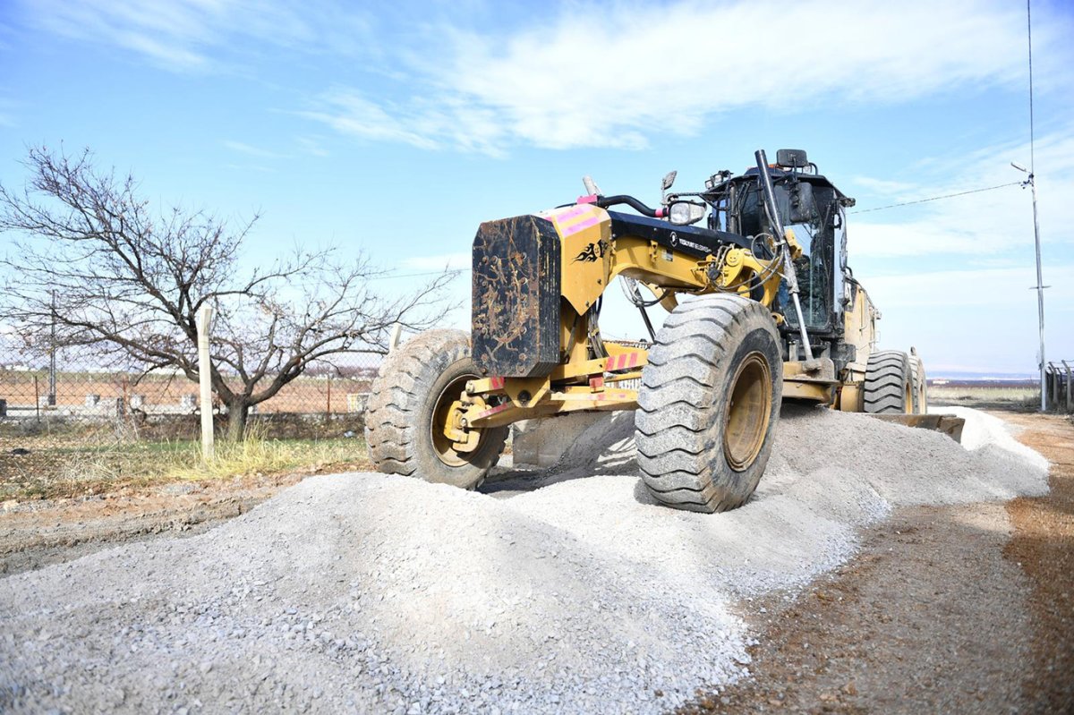 Yeşilyurt Belediyesi yol yapım çalışmalarını sürdürüyor