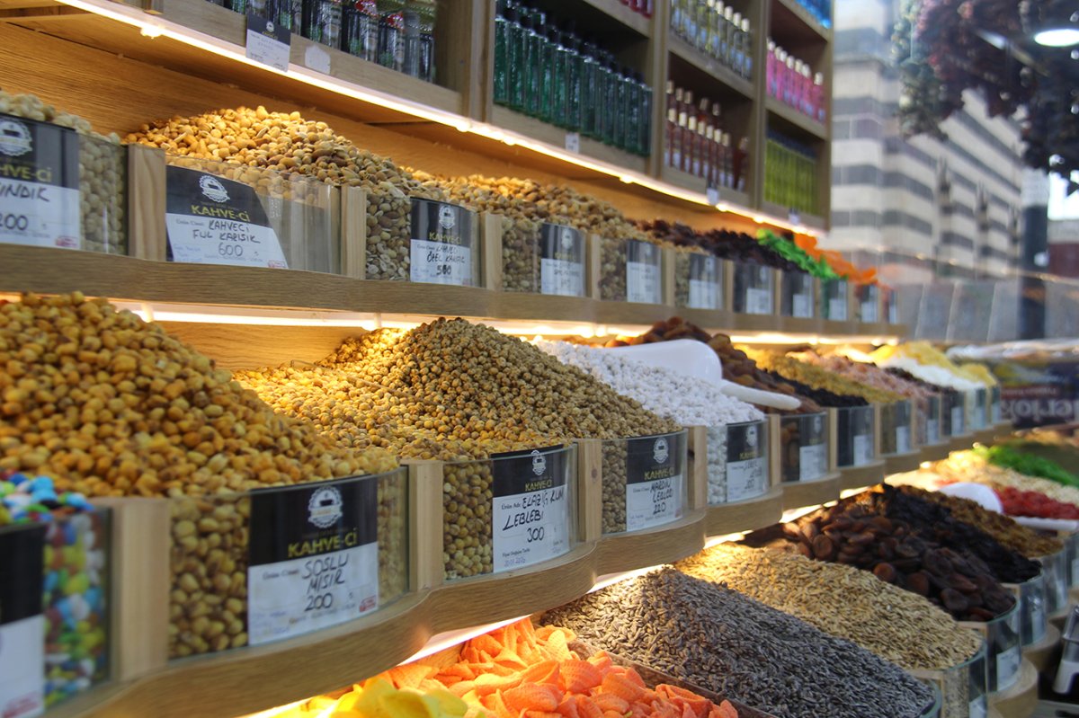 Ramazan öncesi çarşıda hareketlilik: Hurma, tahin ve pekmeze yoğun ilgi