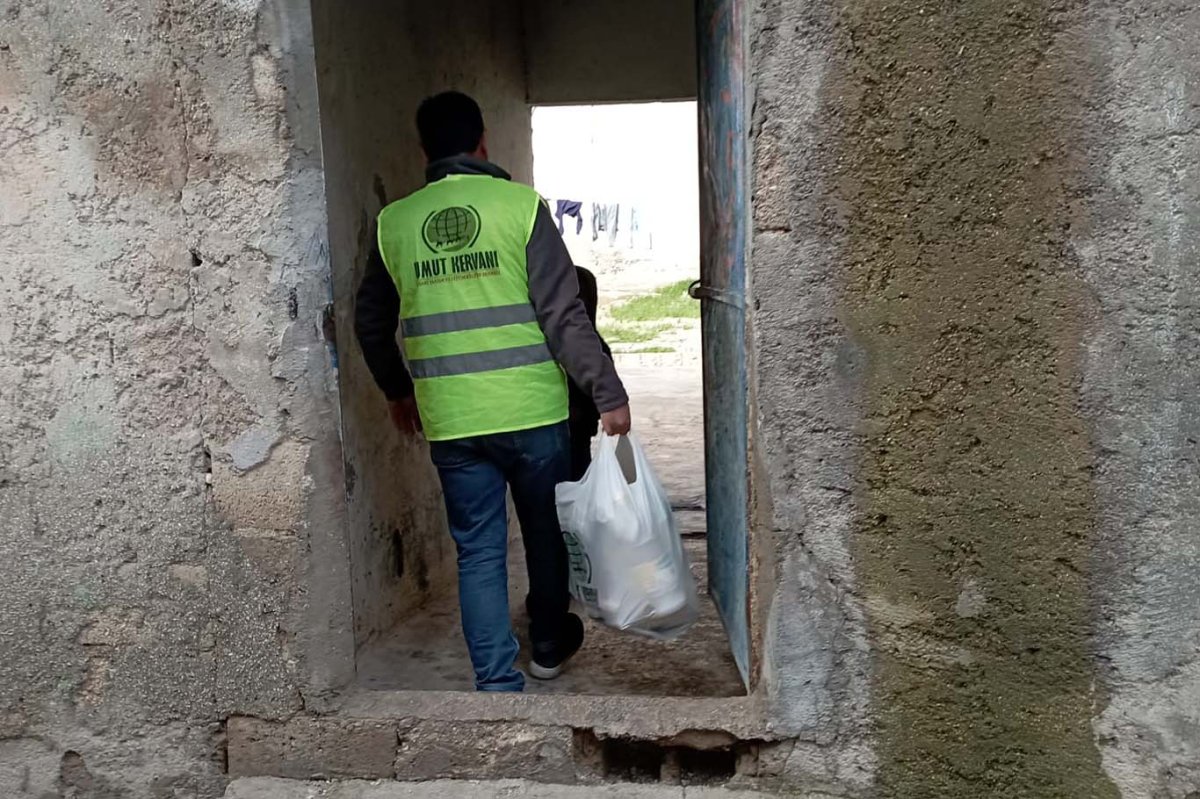 Şanlıurfa’da Umut Kervanı’ndan ihtiyaç sahiplerine Ramazan kumanyası