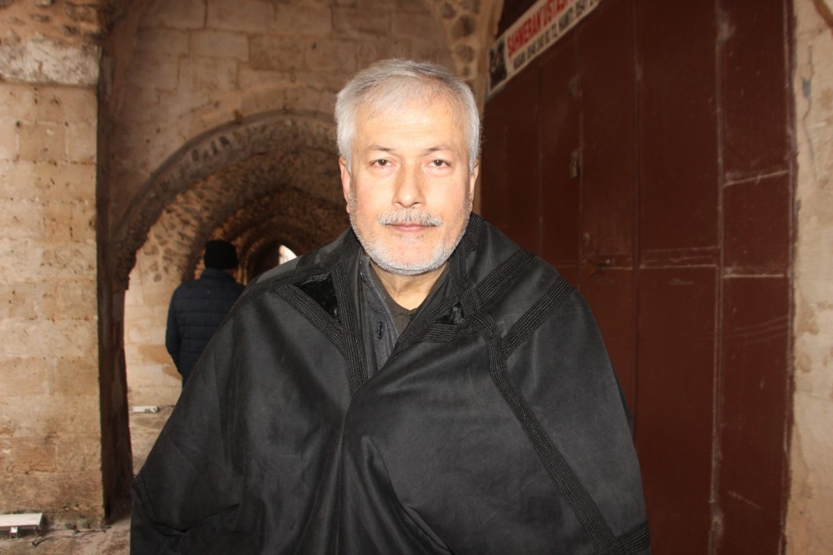 Ramazanda minareler arasında yükselen kandil: Mahya