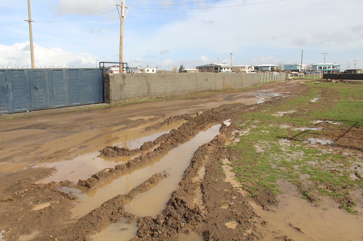 Karacadağlılar: Yollarımız kullanılamaz duruma geldi sesimizi duyan yok mu