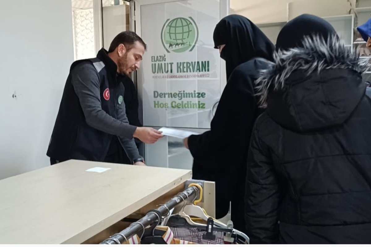 Umut Kervanı Elazığ'da ihtiyaç sahiplerine nakdi yardımda bulundu
