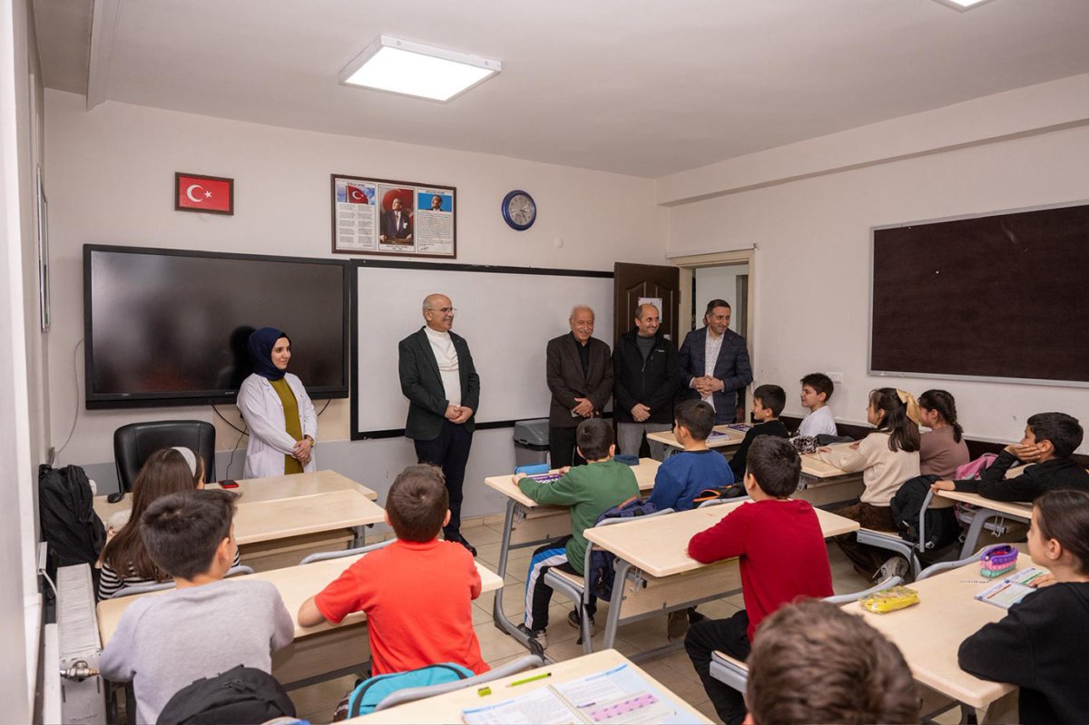 Büyükşehir Belediye Başkanı Er: Çocuklarımızın en iyi şekilde eğitim almalarına imkân sağlıyoruz