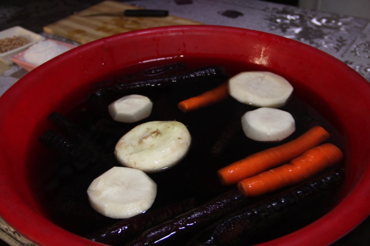 Ramazan sofralarının gözdesi: Batman'da ev yapımı şalgama yoğun ilgi