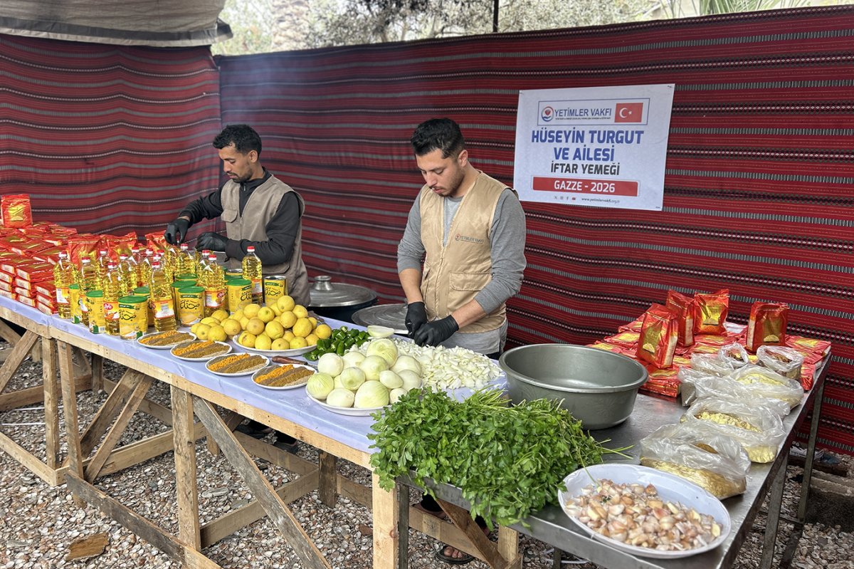 Yetimler Vakfı Gazze'de sıcak yemek seferberliğine devam ediyor