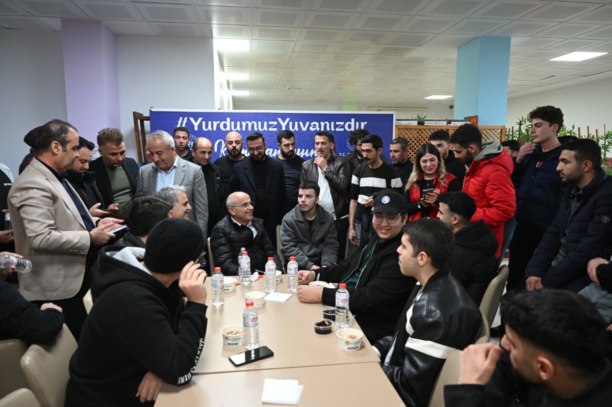 Büyükşehir Belediye Başkanı Er: Gençlerimizin fikirlerini önemsiyor, birlikte istişare ederek yol alıyoruz