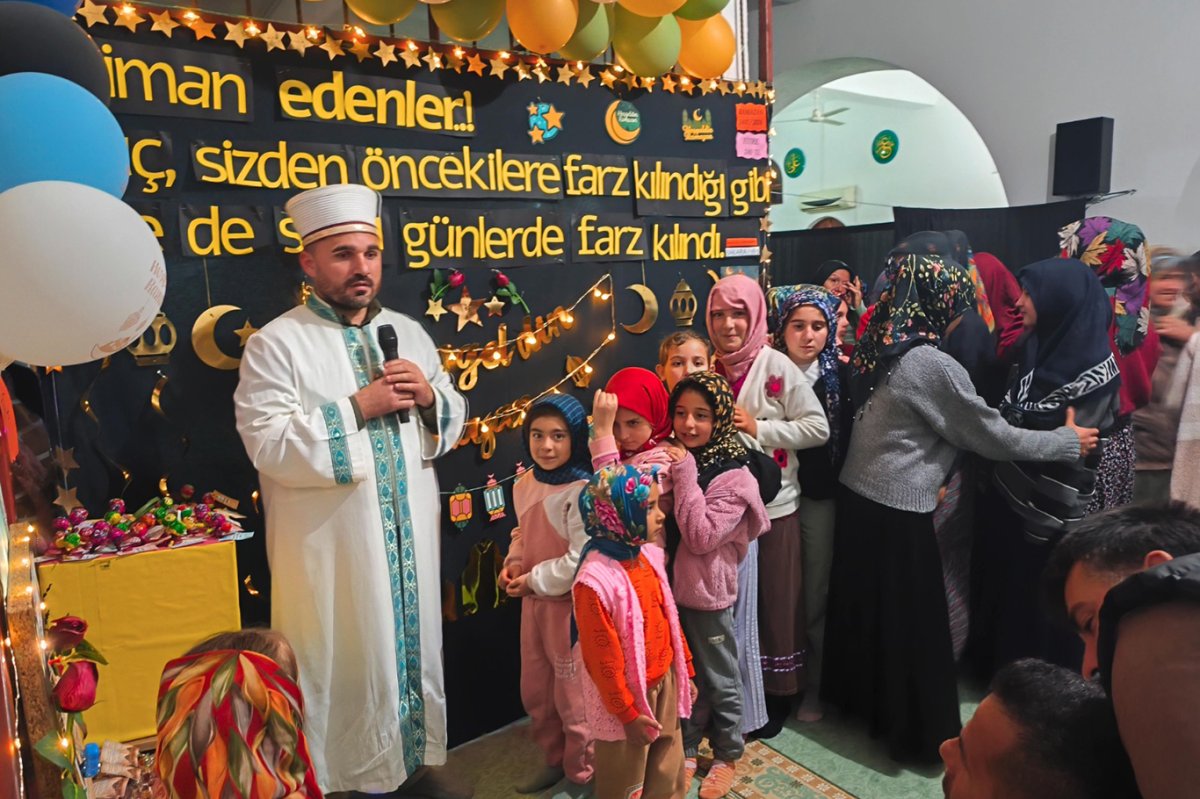 Camide çocuklara özel alan: Salavat köşesi ve sürpriz kutusu