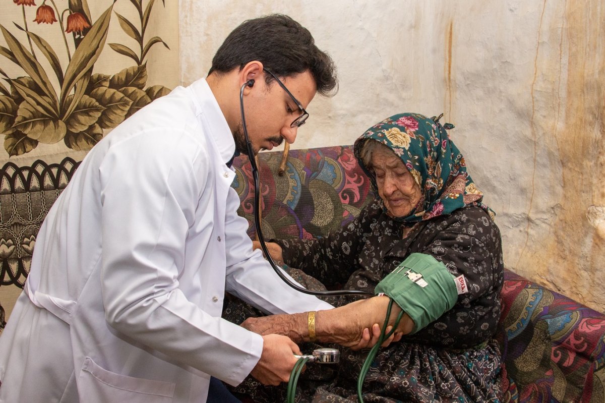 Konya'da "Kampüsten Mahalleye İyilik Sağlık Hareketi"