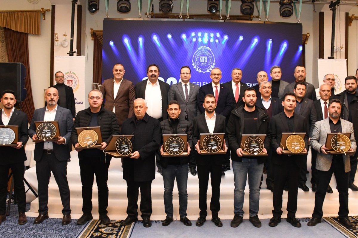 Malatya Ticaret Borsası'ndan başarılı ihracatçılara plaket