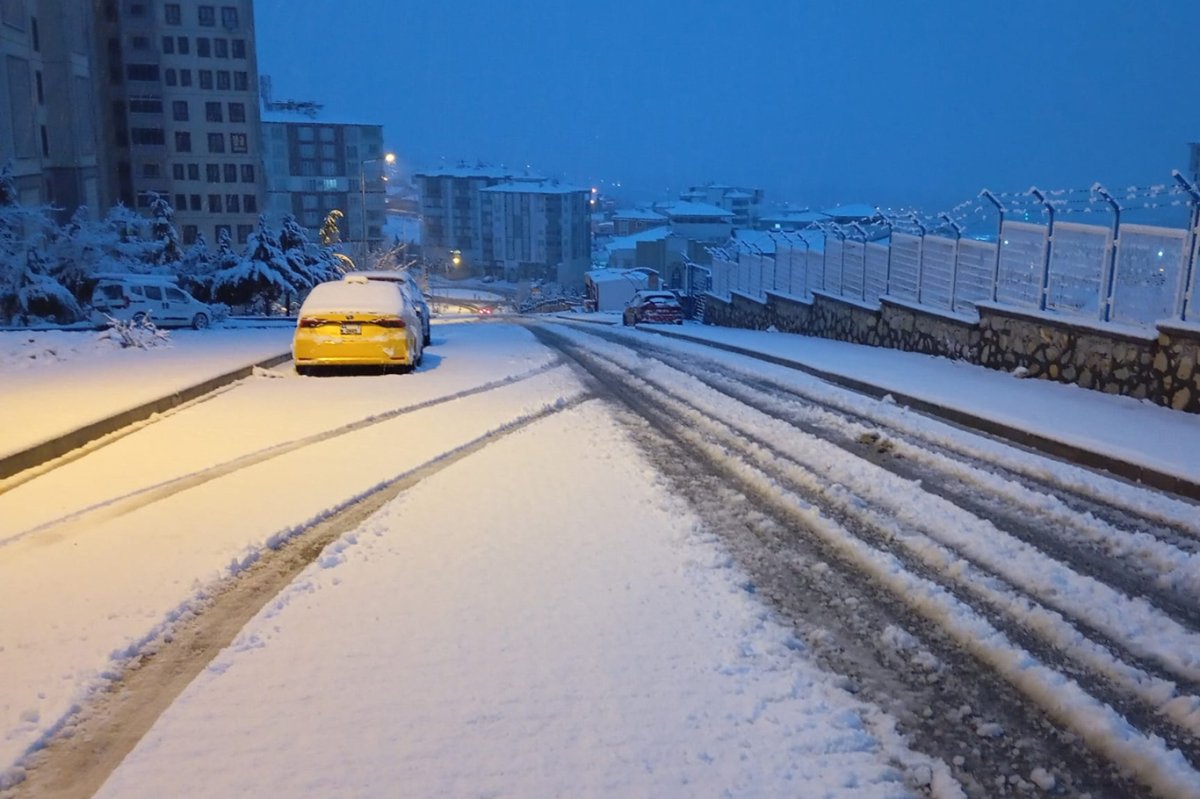 Malatya, yağan karla beyaza büründü