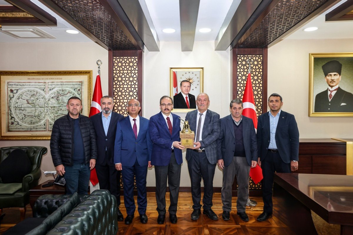 Siirt’in Cahter Balı Paris’te ‘Platinum Quality’ ödülüne layık görüldü