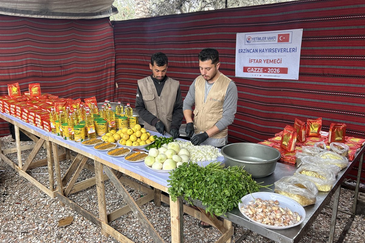 Yetimler Vakfı Gazze'de iftar sofralarını boş bırakmıyor